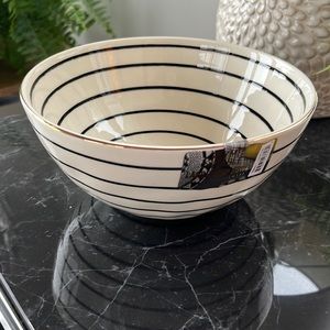 Thyme & Table large soup bowl / serving bowl